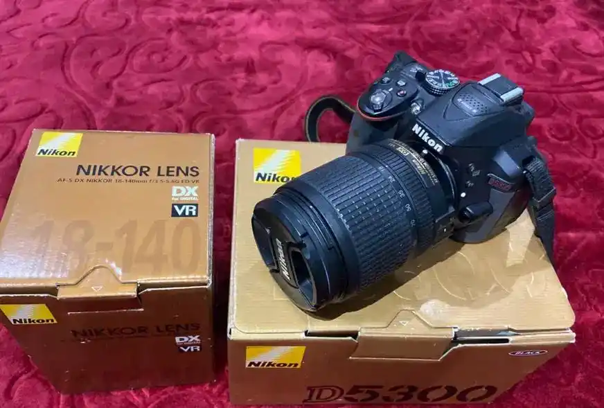 دوربین نیکون D5300 دست دو