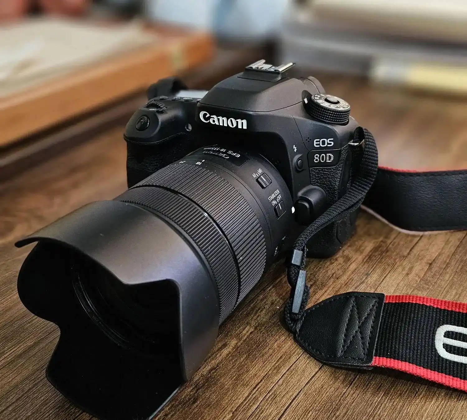 دوربین کنون Canon EOS 80D دست دو