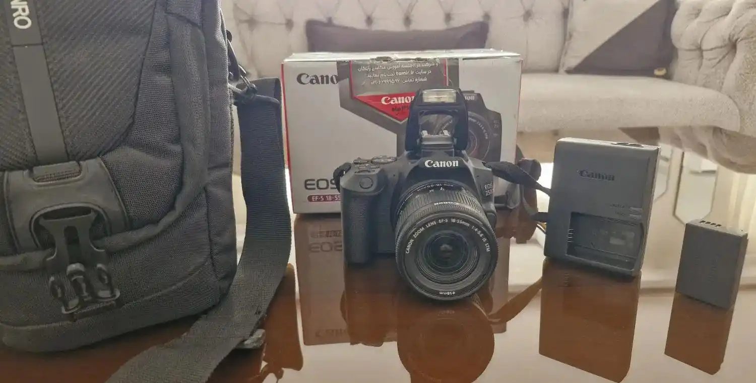 دوربین کنون canon 250d در حد اکبند دست دو