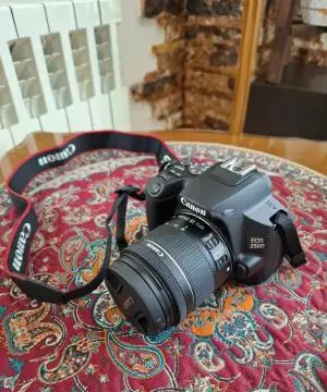 دوربین کنون 250d دست دوم