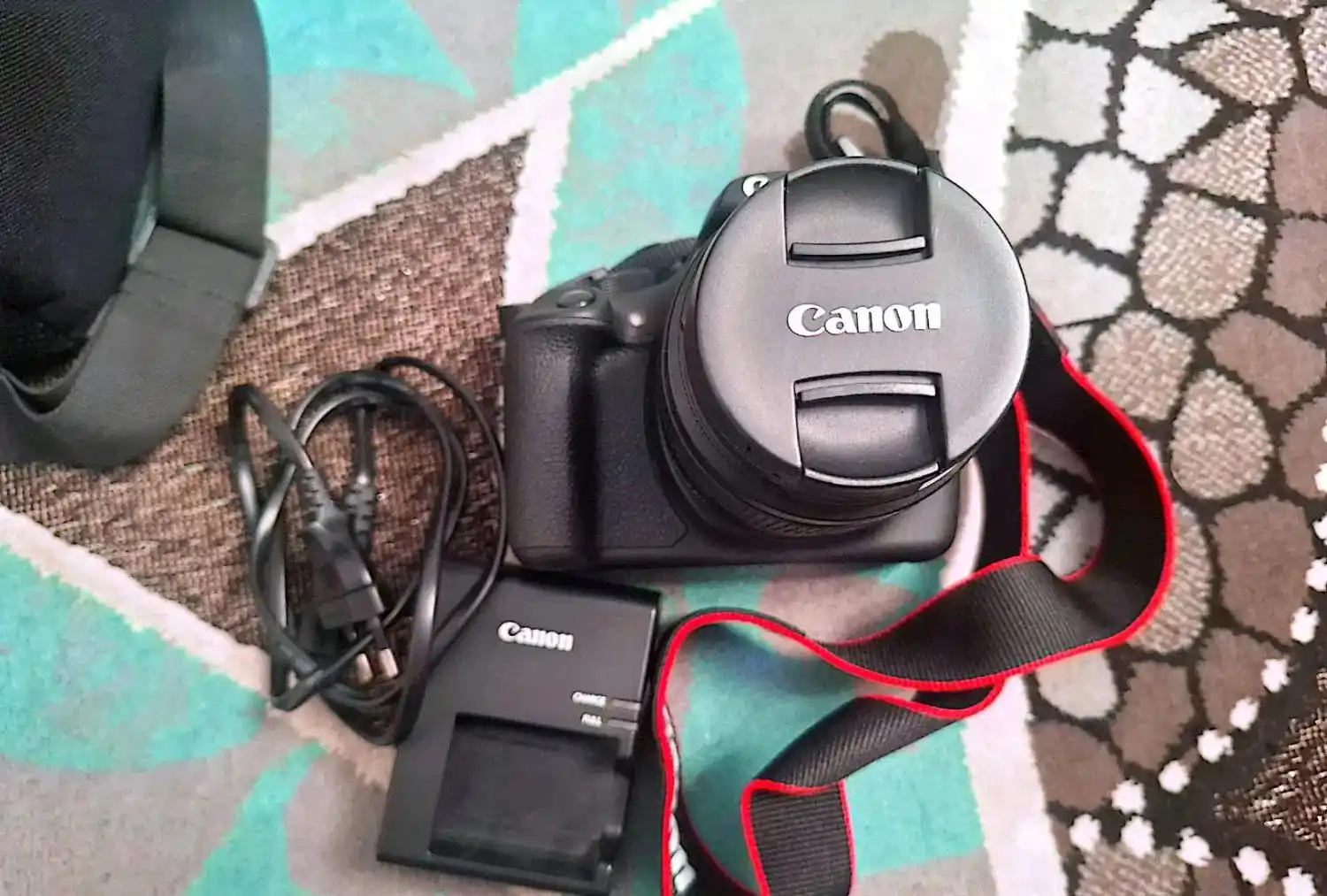 دوربین کانن eos1200d کاملا نو و درحد دست دو