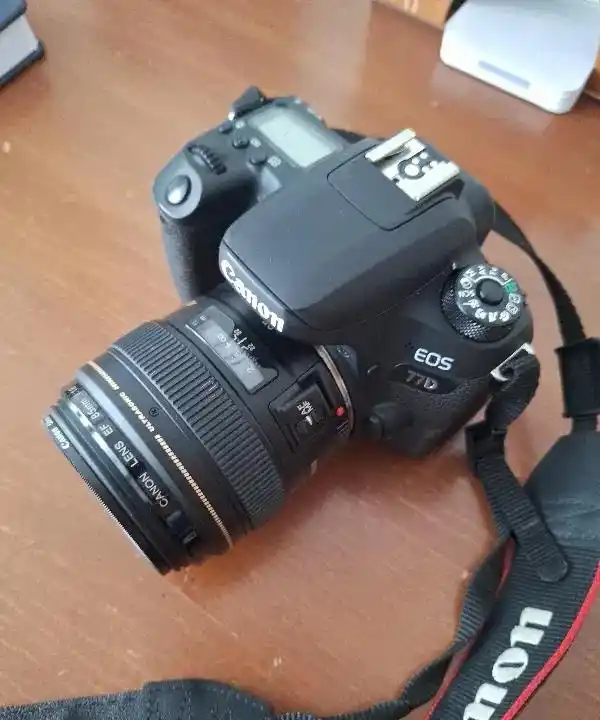 دوربین عکاسی دیجیتال Canon77D دست دو