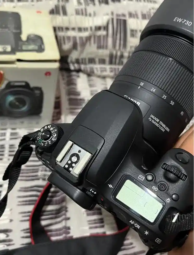 دوربین کنون 77D canon دست دو