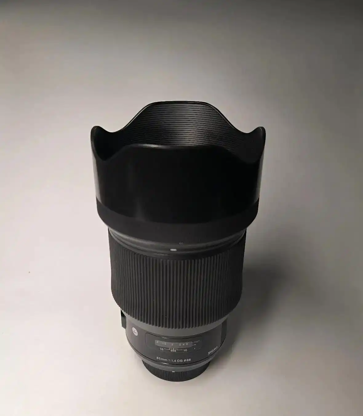 لنز فیکس Sigma 85mm F/1.4 art For Nikon دست دو