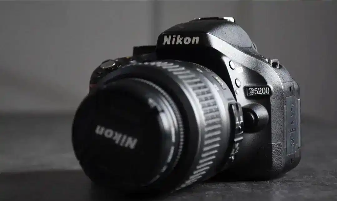 دوربین Nikon d5200 دست دو