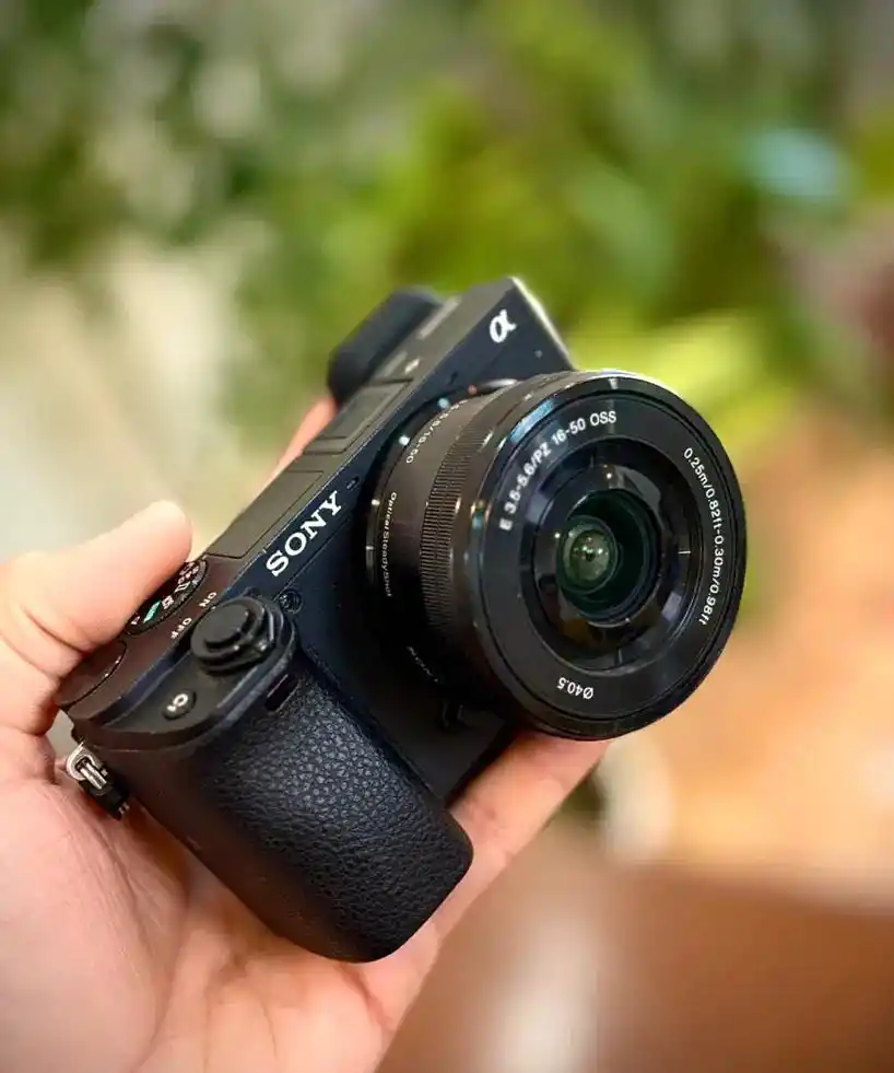 سونی الفا ۶۴۰۰ sony a6400 دست دو