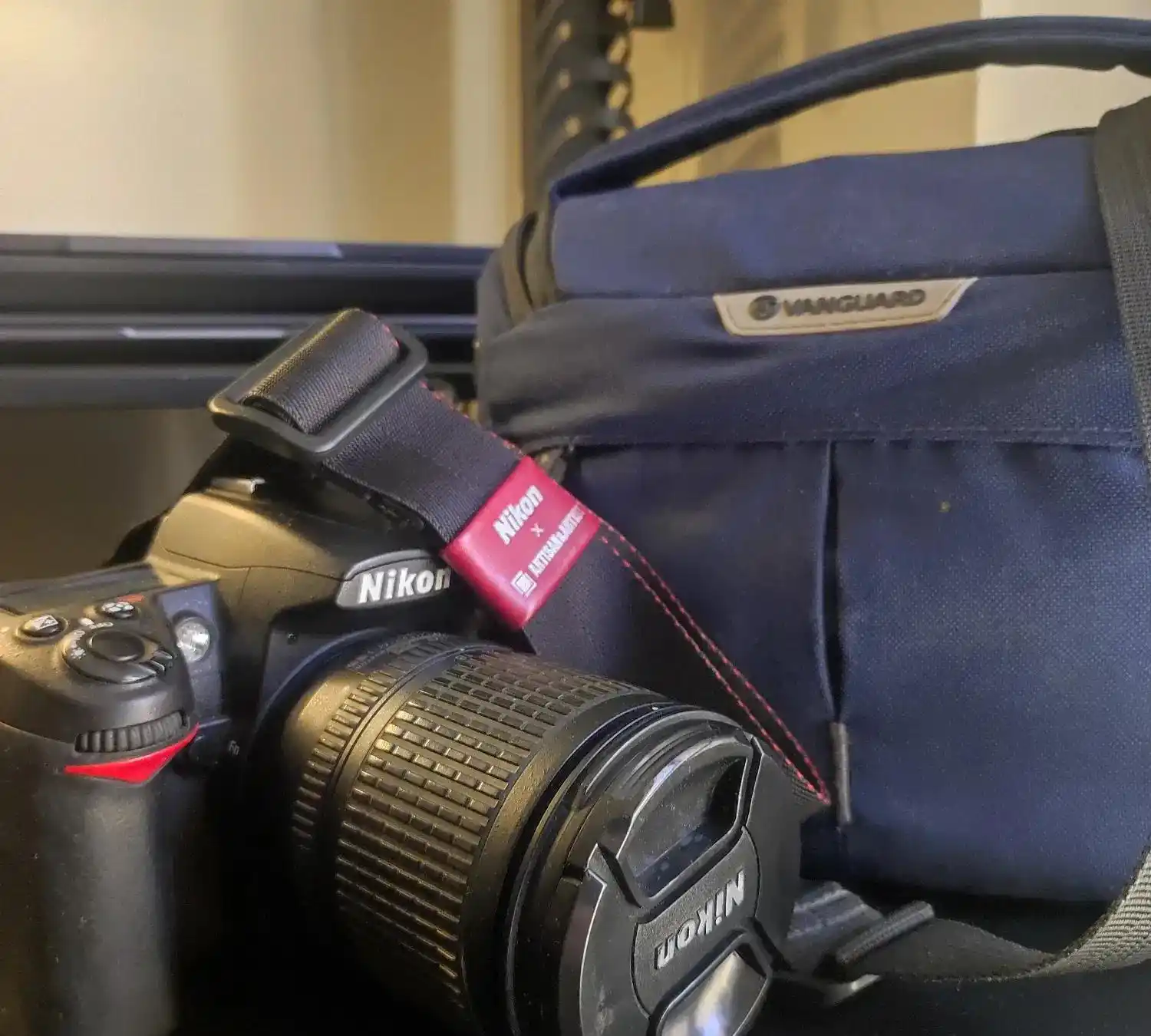 دوربین عکاسی و فیلم برداری Nikon D7000 دست دو
