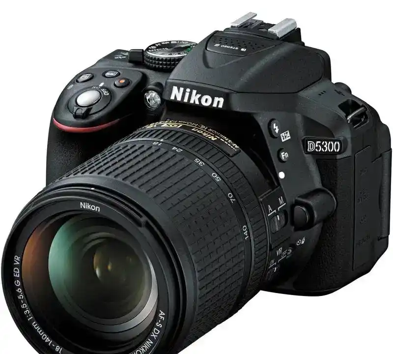 دوربین نیکون D5300 درحد صفر با لنز پرایم 35 دست دو