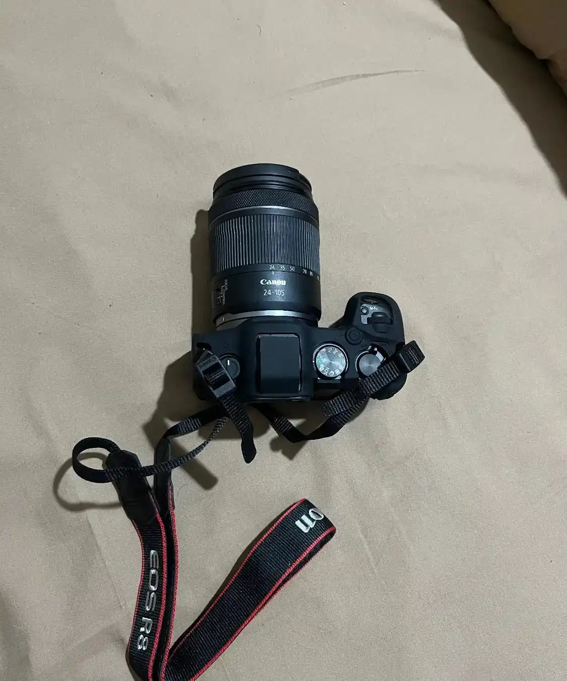 دوربین کنون R8 دست دو