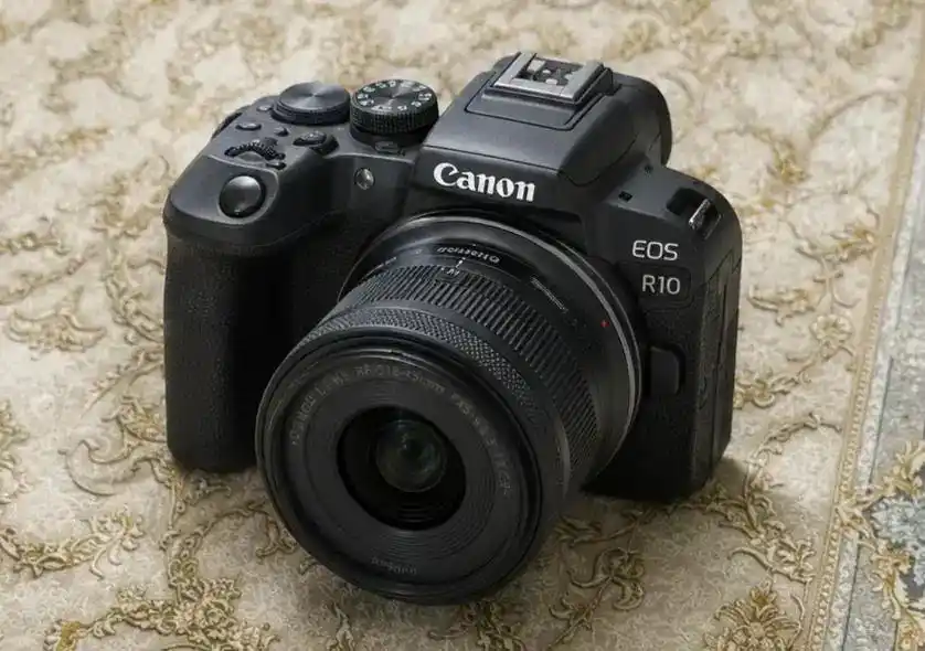 دوربین کانون Canon R10 دست دو