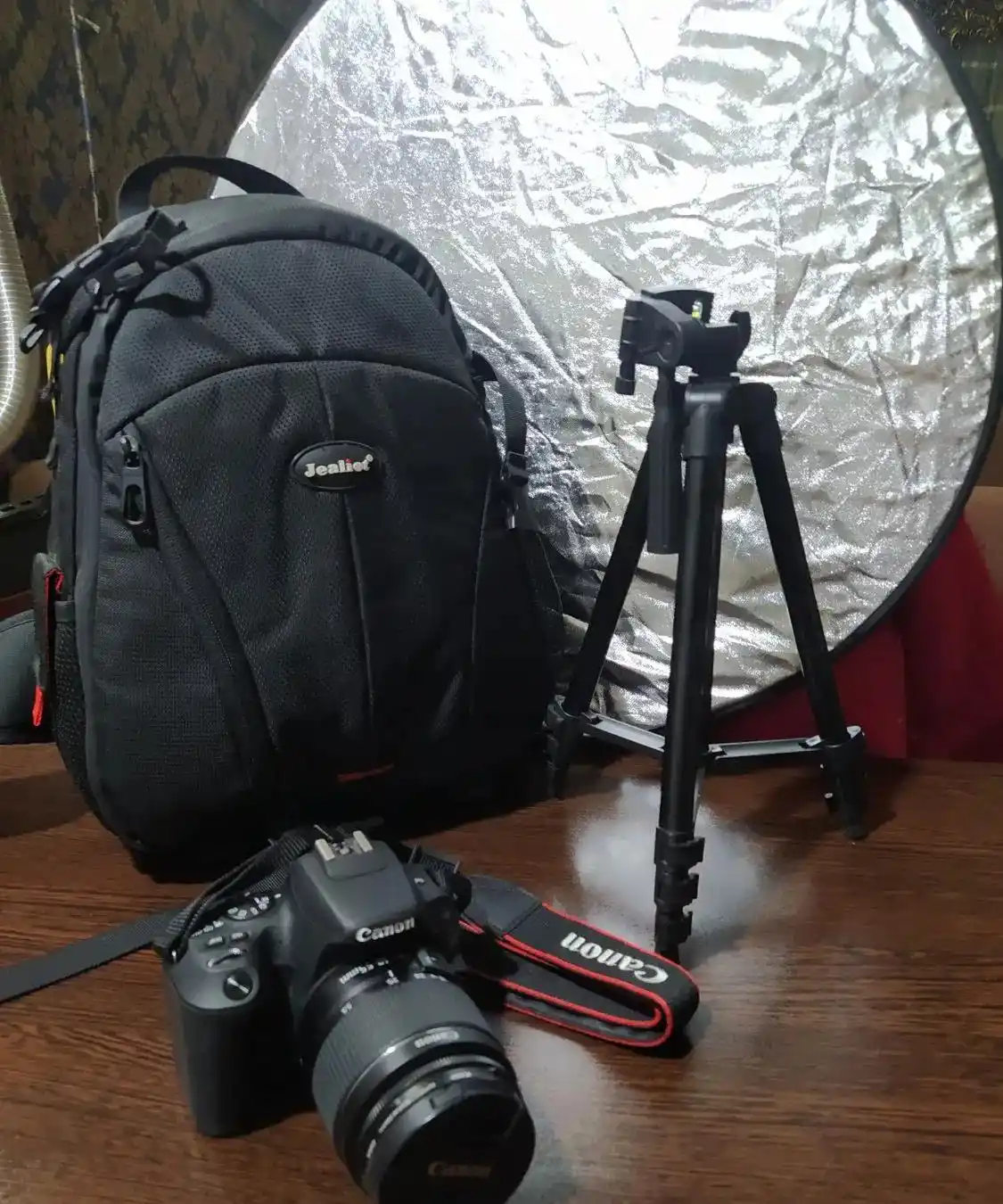 دوربین canon 200d دست دو