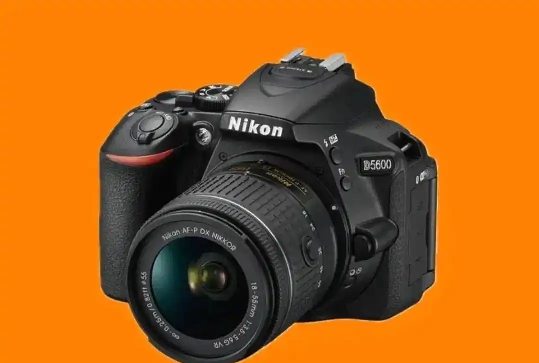 دوربین نیکون d5600 دست دو