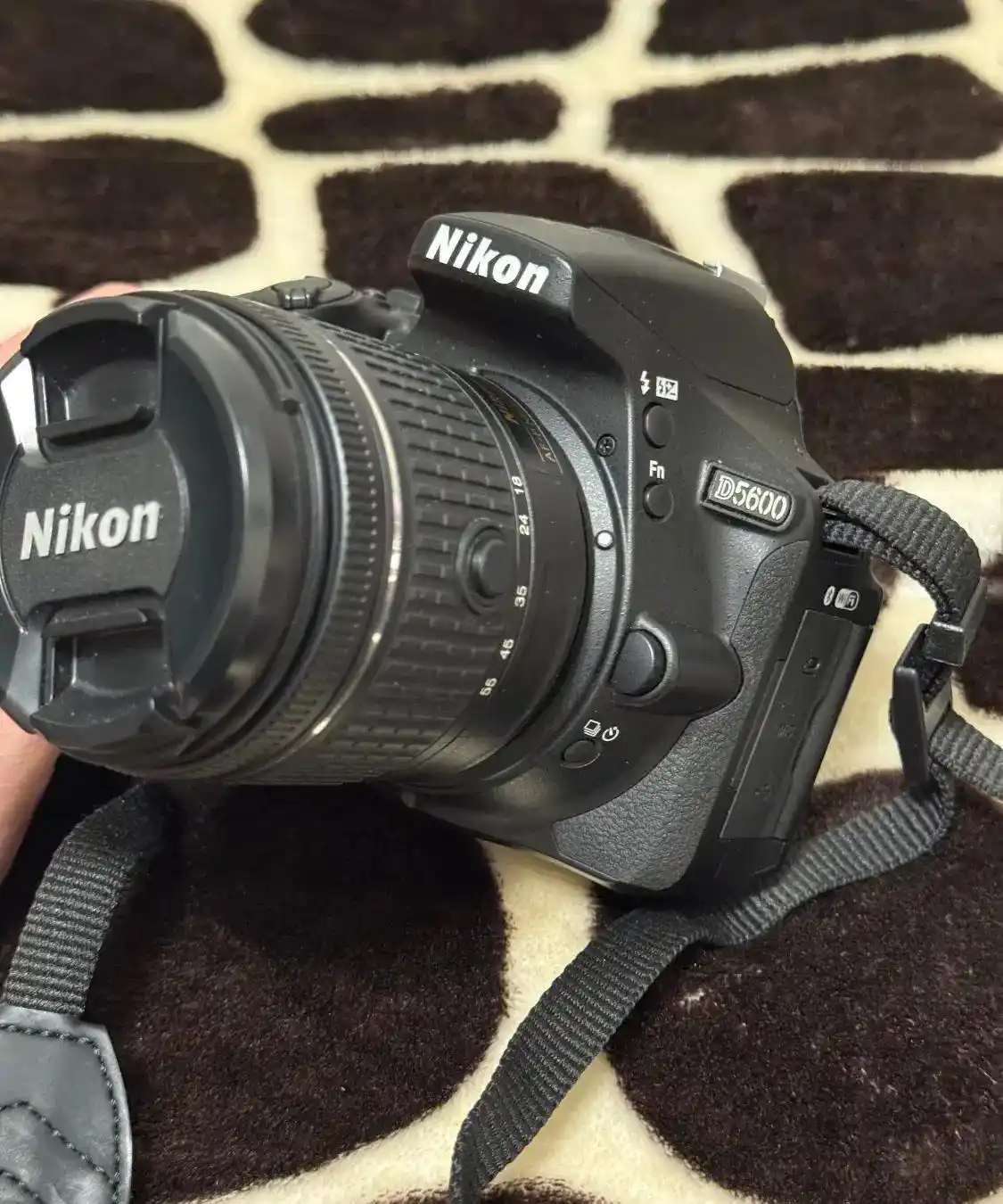 دوربینNIKon D5600 دست دو