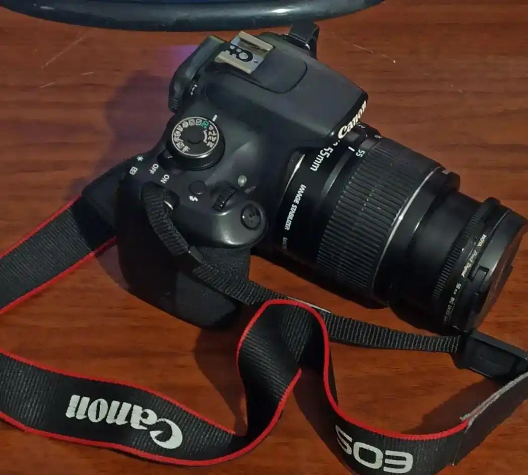 دوربین عکاسی دیجیتال Canon 1200D دست دو