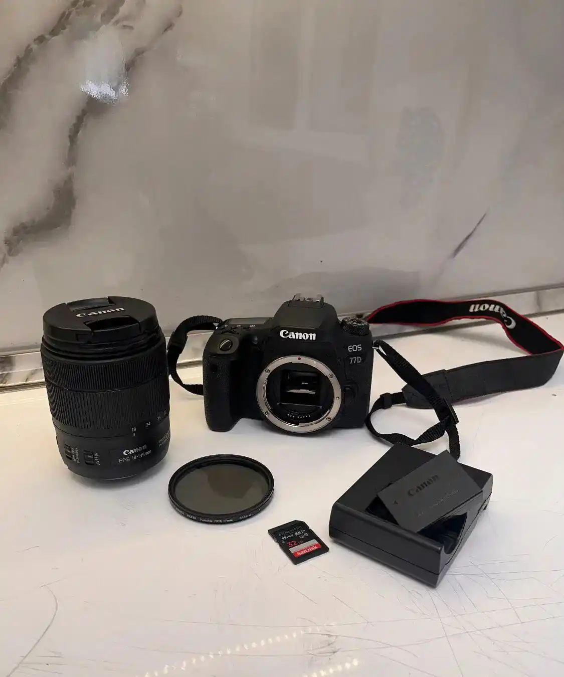 دوربین عکاسی canon 77D لنز 18-135 دست دو