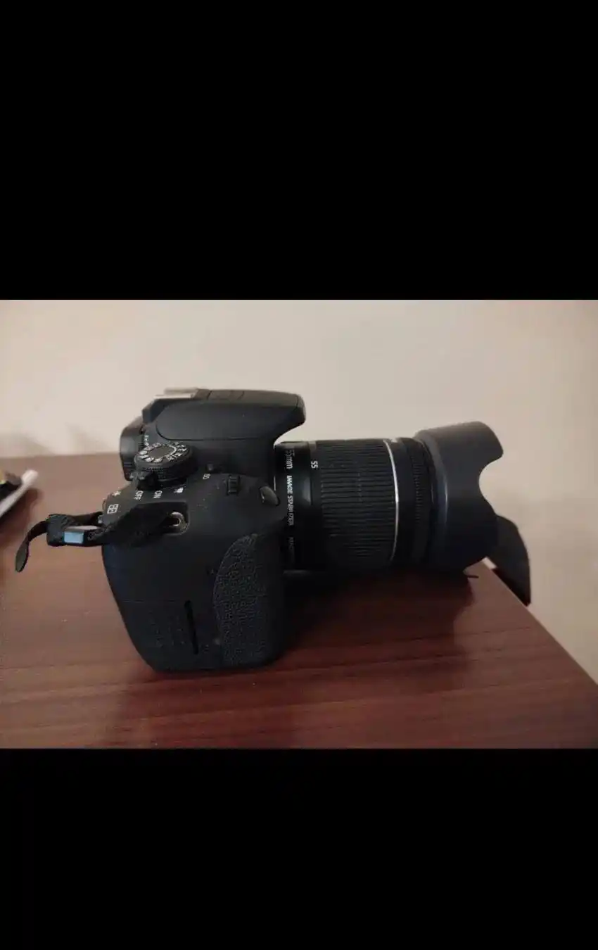 دوربین حرفه ای کنون EOS 700D دست دو