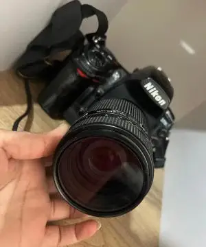 دوربین d700  نیکون با لنز ۲۴_۸۵ اف ۲.۸ فول فریم دست دوم