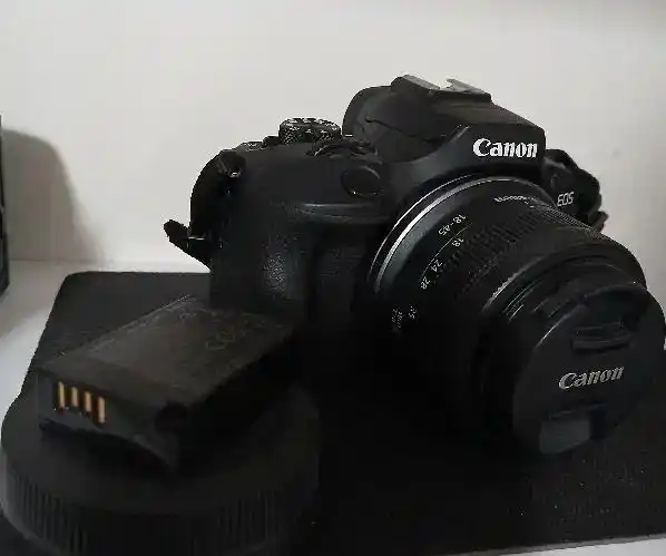 دوربین عکاسی Canon R100 دست دو