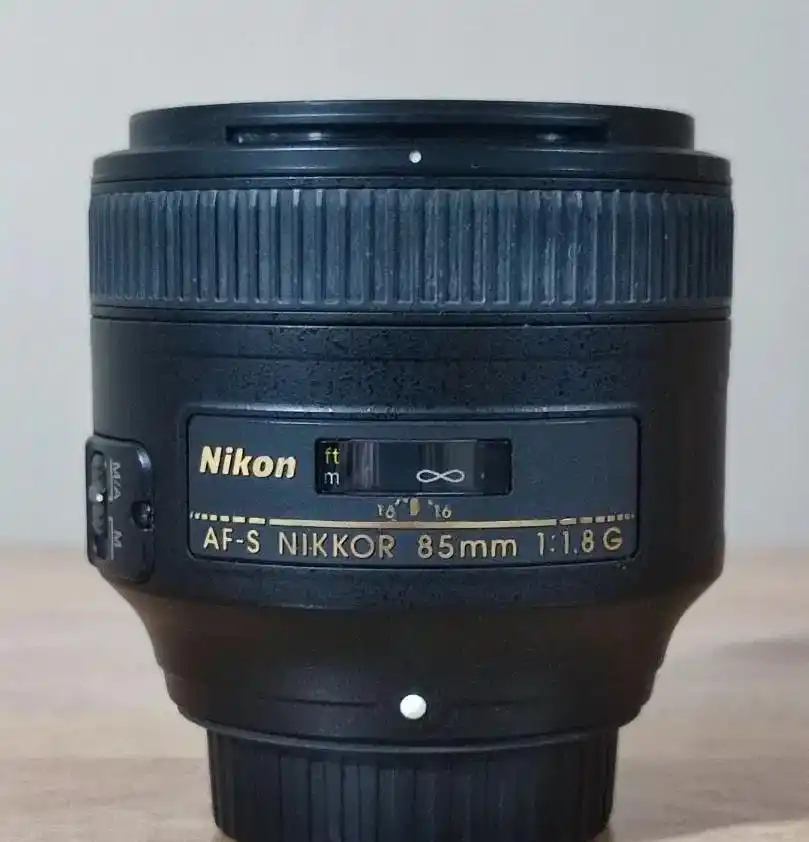 لنز نیکون Nikon AF-S 85mm f/1.8G دست دو