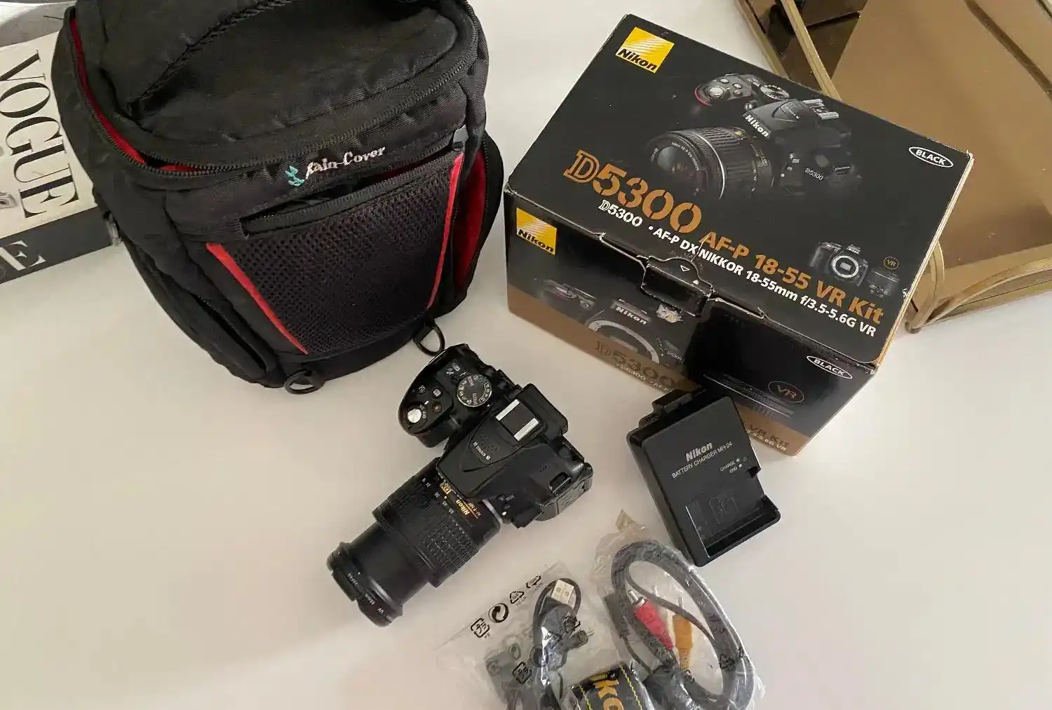 دوربین حرفه ای عکاسی نیکن ‌D5300 دست دو