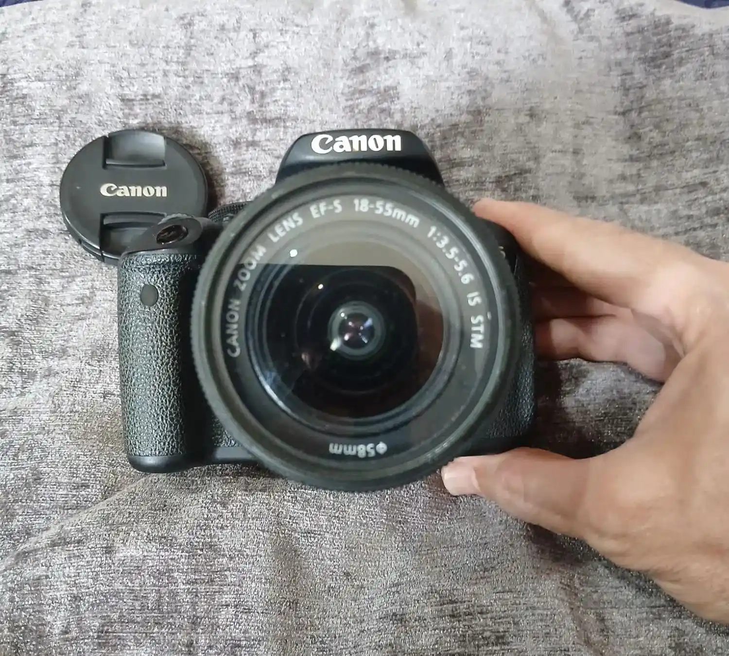 دوربین عکاسی کانن مدل EOS 700D به همراه متعلقات دست دو