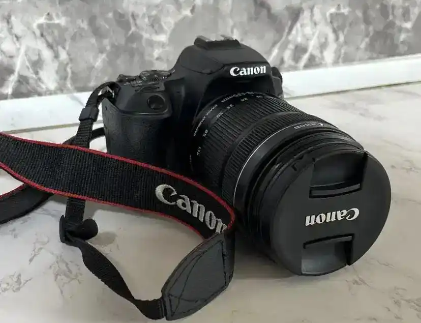 دوربین کنون EOS 250D دست دو