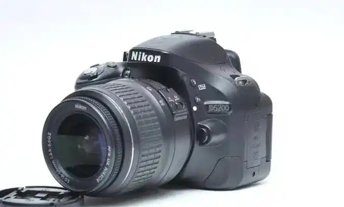 Nikon D5200  DSLR 18-55 VR دست دو