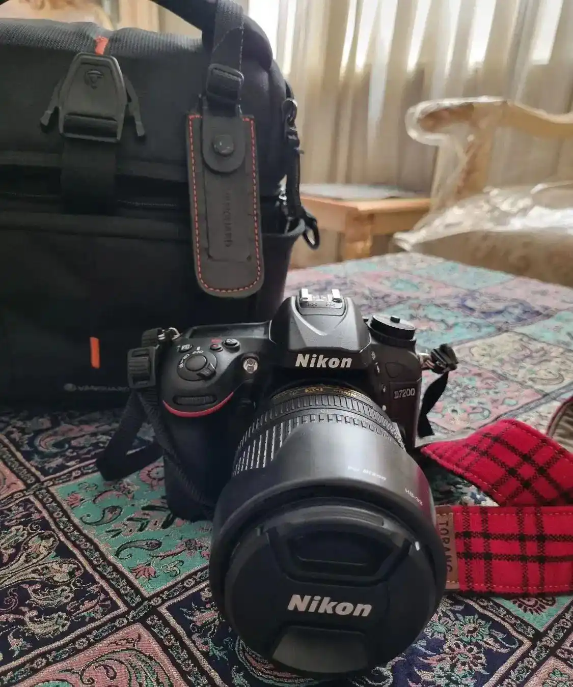 دوربین نیکون D7200 دست دو