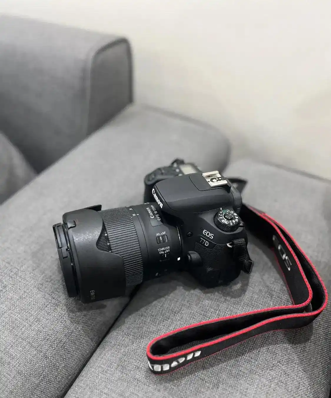 دوربینCanon77D دست دو