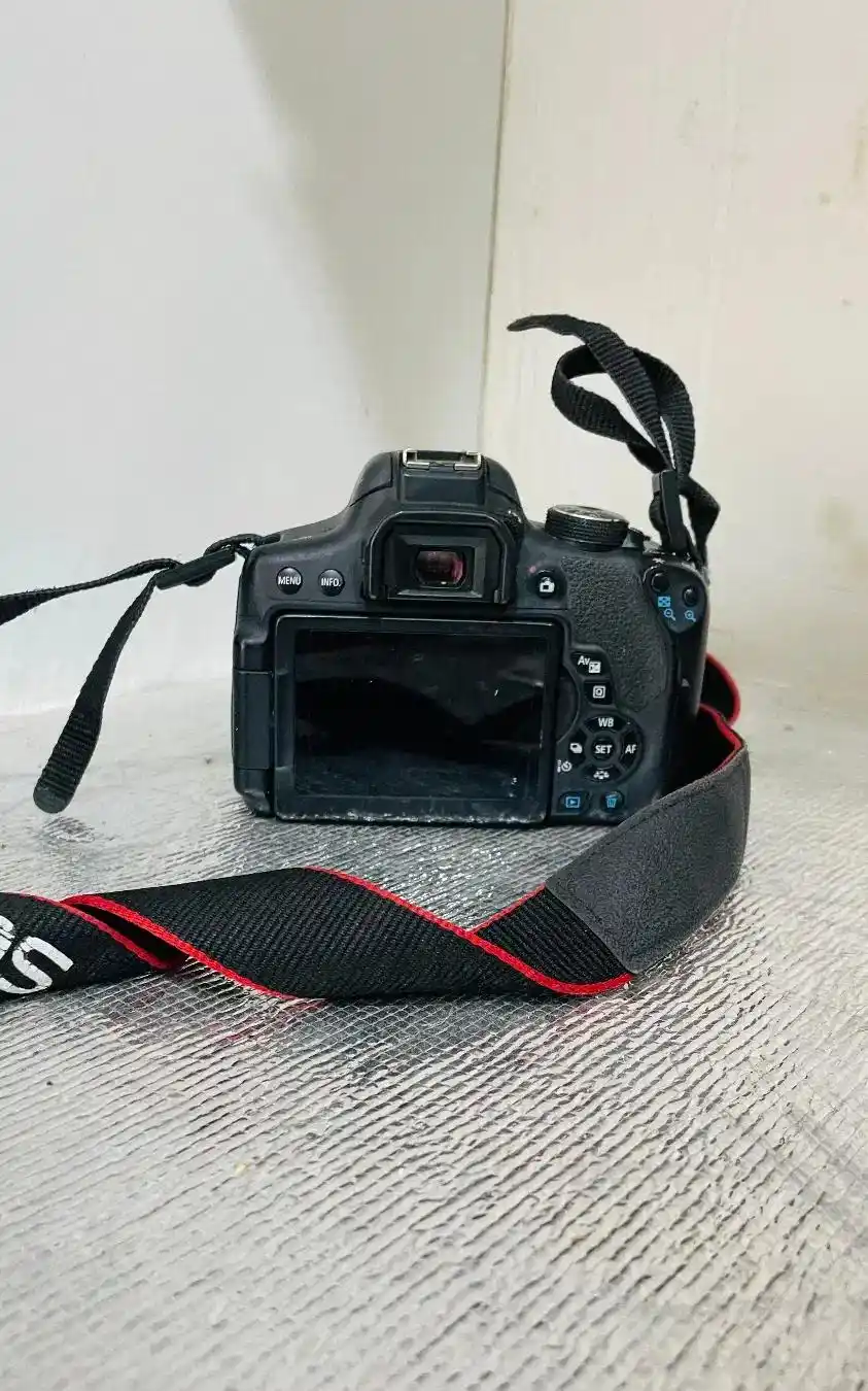 بدنه ی دوربین canon750d به فروش میرسد دست دو