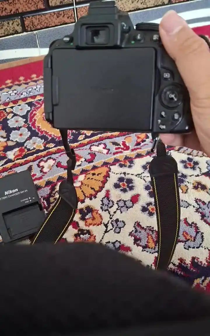 دوربین d5300 دست دو
