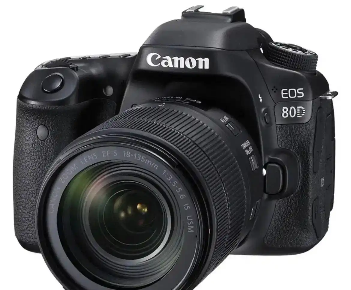 دوربین تمیز و نو کنون 80d دست دو