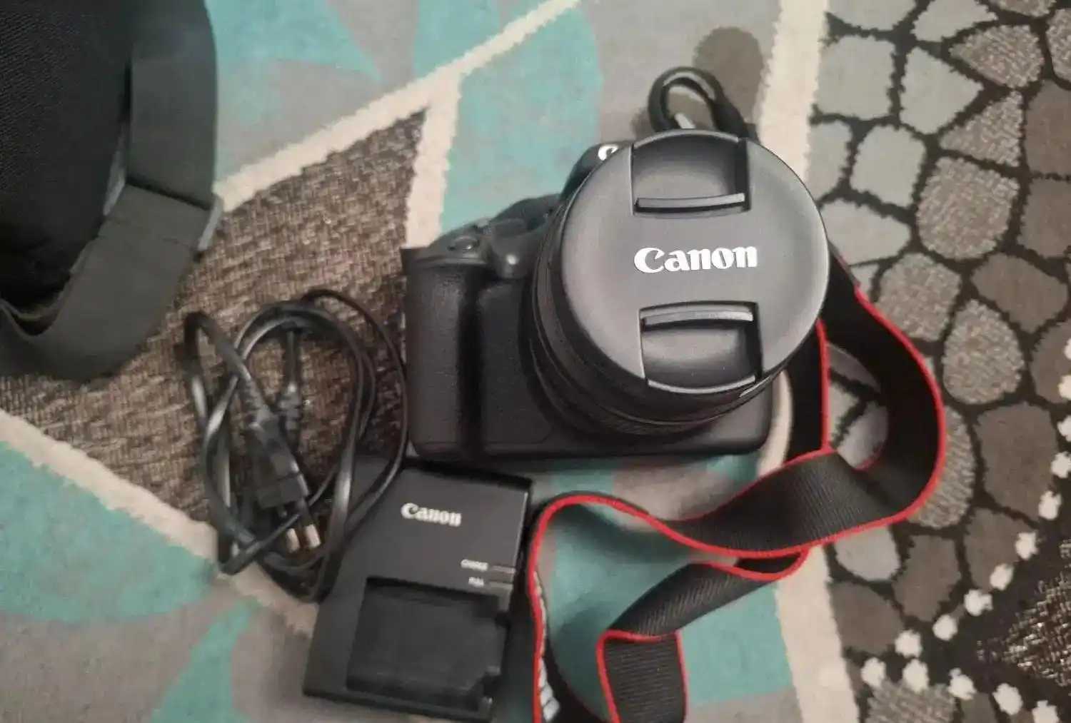 دوربین کانن EOS1200D دست دو