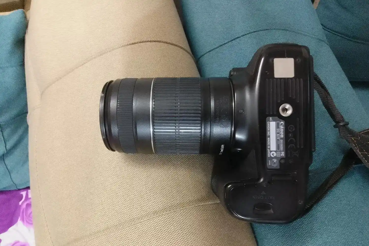 کنون 60D با لنز ۵۵-۲۵۰ دست دو