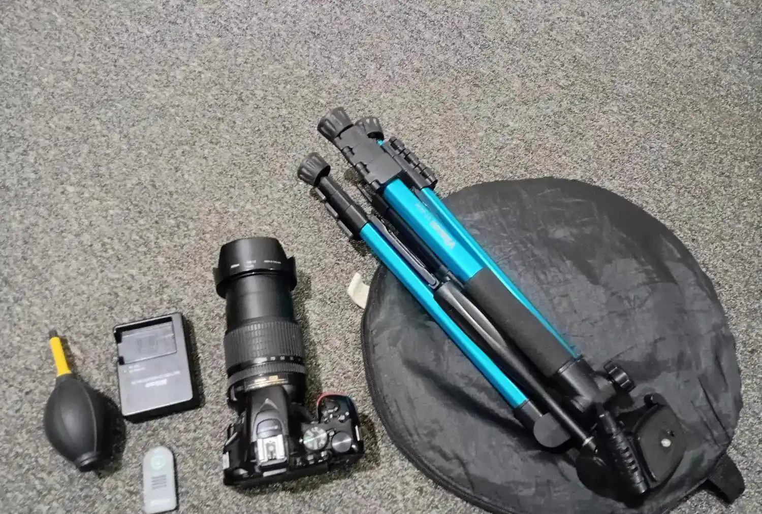 دوربین حرفه‌ای نیکون D5500 Nikon با تمام تجهیزات دست دو