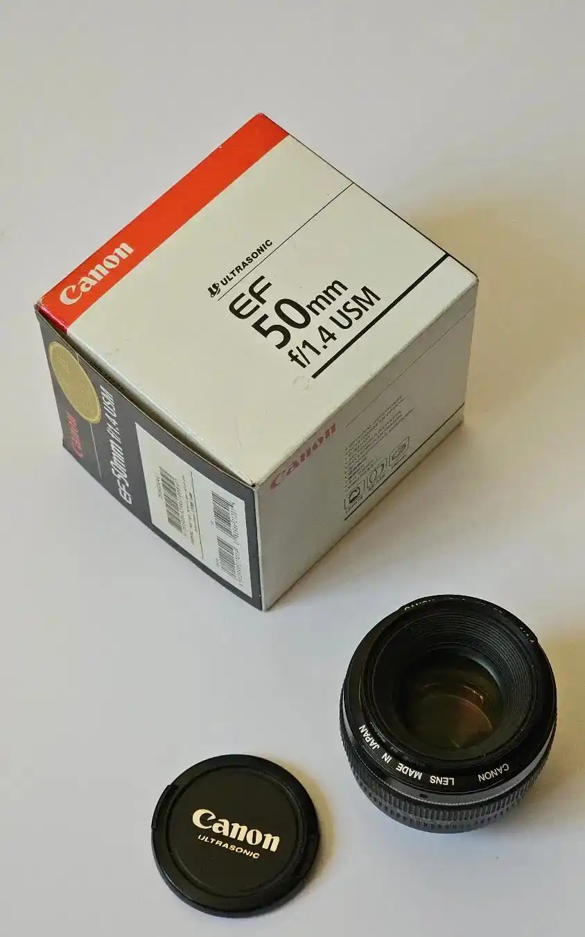 لنز کانن 50mm f/1.4 USM دست دو