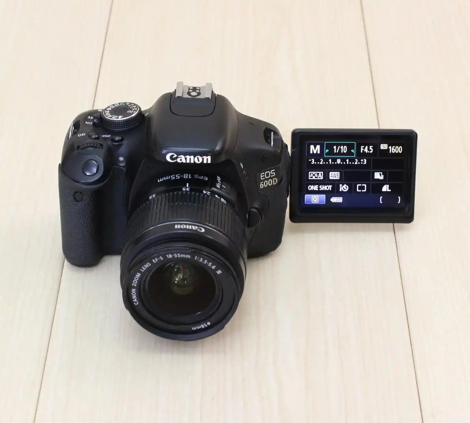 دوربین عکاسی و فیلمبرداری کانن Canon 600D 18-55 دست دو