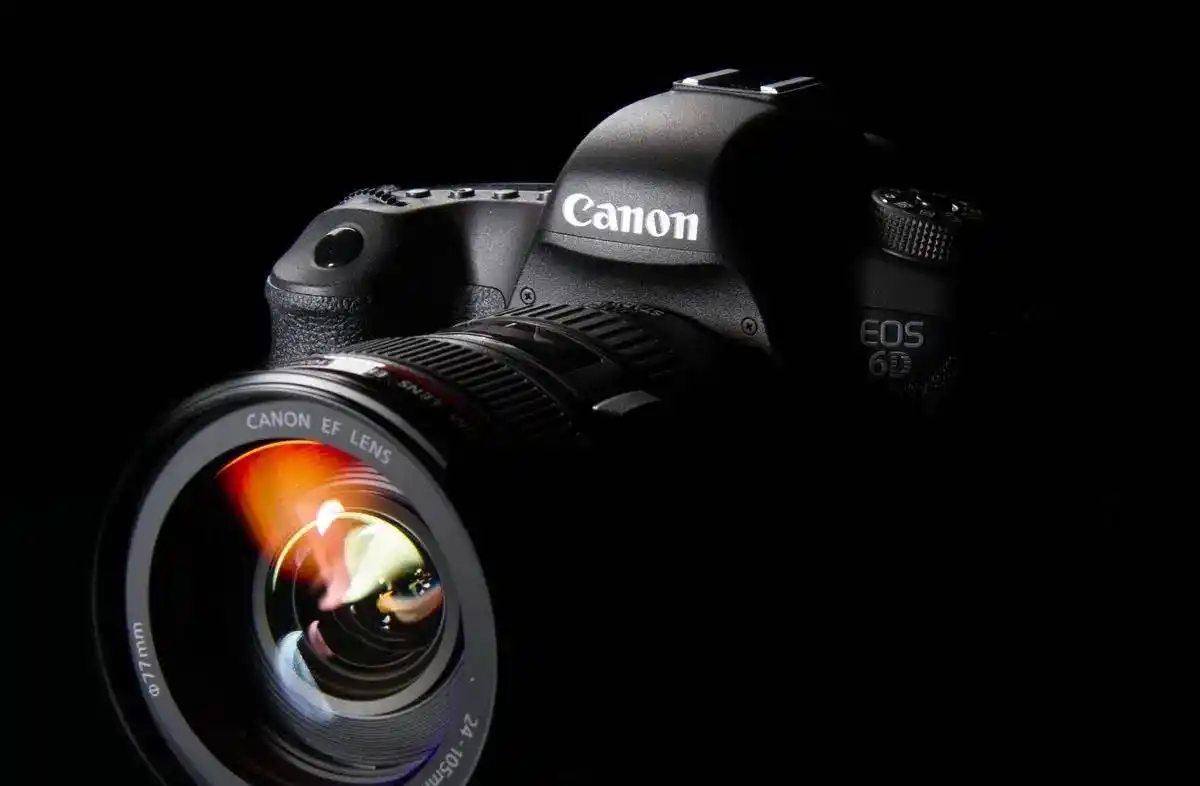 دوربین کنون (Canon 6D) با لنز 105-24 در حدآک دست دو