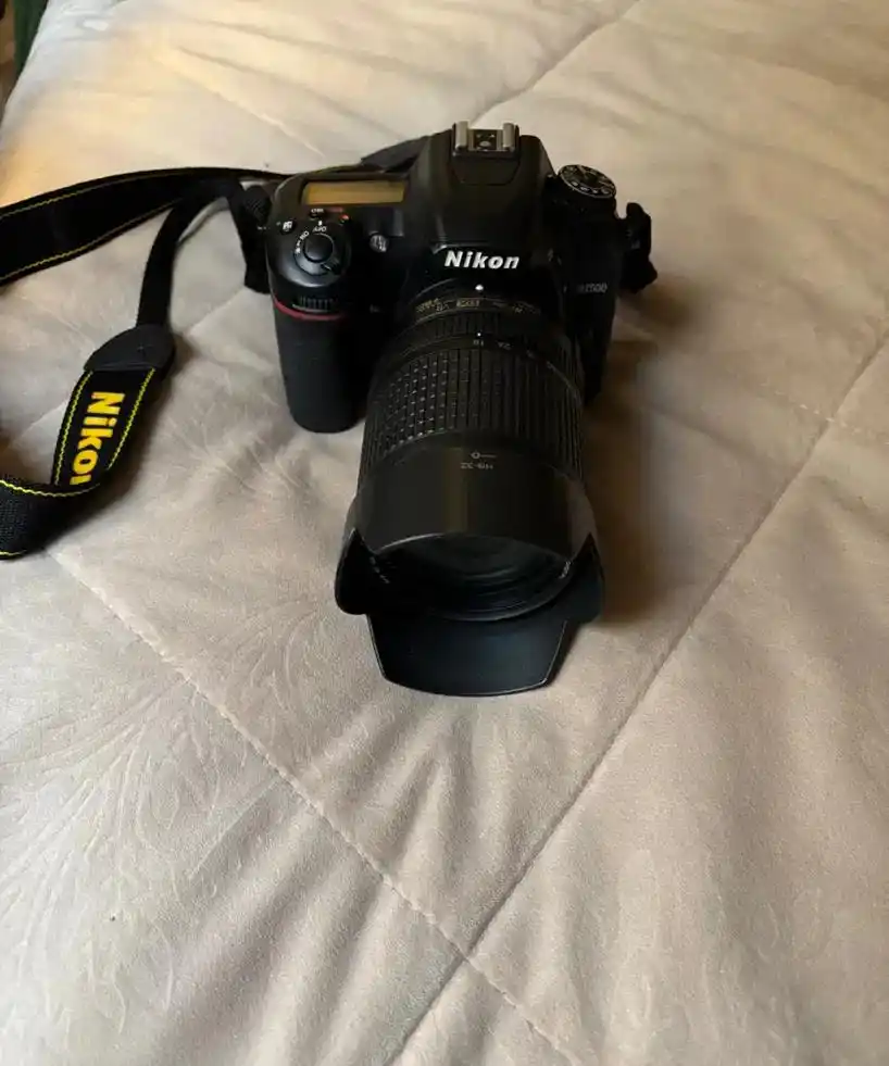 دوربین نیکون D7500/ nikon دست دو
