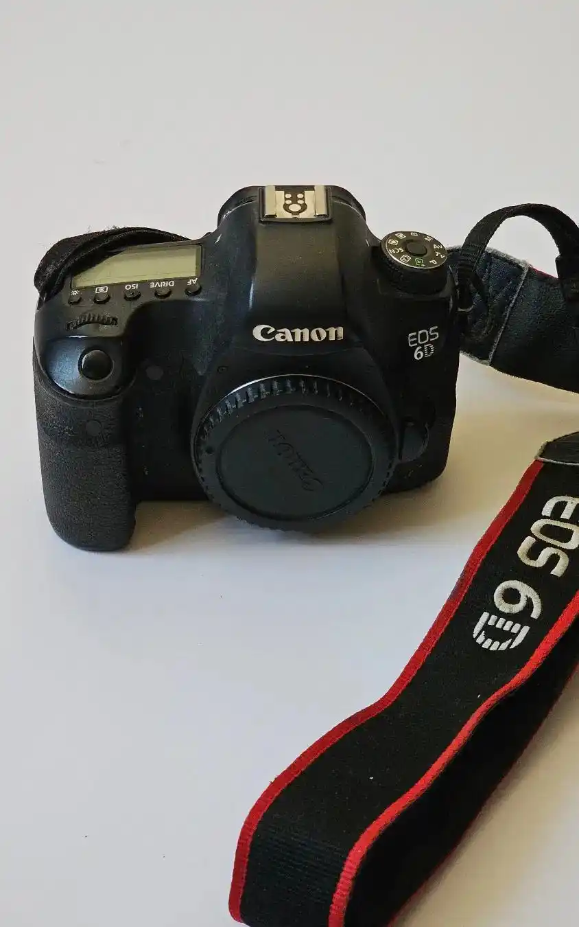 دوربین Canon 6D بدنه دست دو
