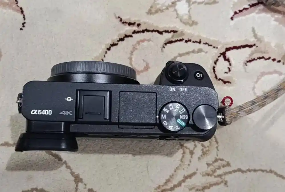 دوربین سونی a6400 Body (فقط بدنه) دست دو