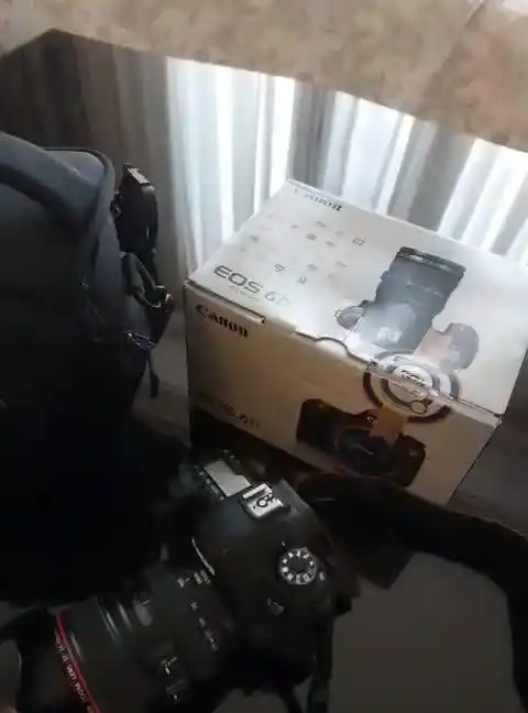 دوربین کنون 6D و لنز و پایه دست دو
