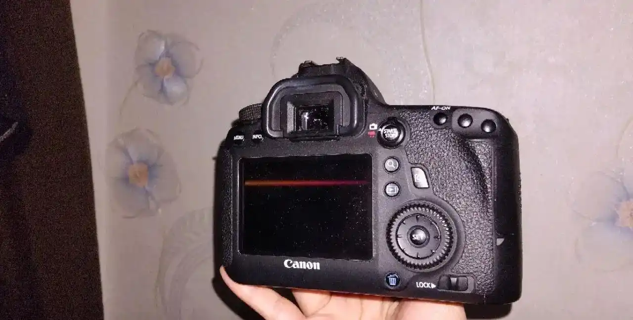 دوربین عکاسی canon 6D لنز ۵۰ فیکس دست دو