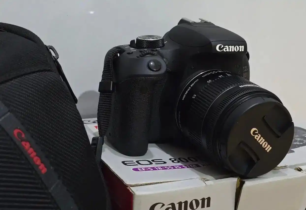 دوربین عکاسی کنون ۸۰۰دی canon 800d دست دو