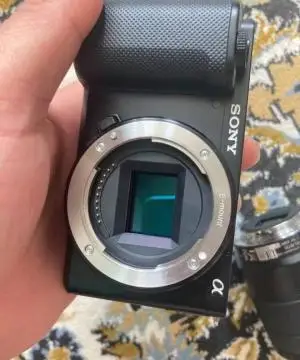 دوربین بدون آینه سونی دست دوم Sony zve10+16-50mm (100شات) دست دوم