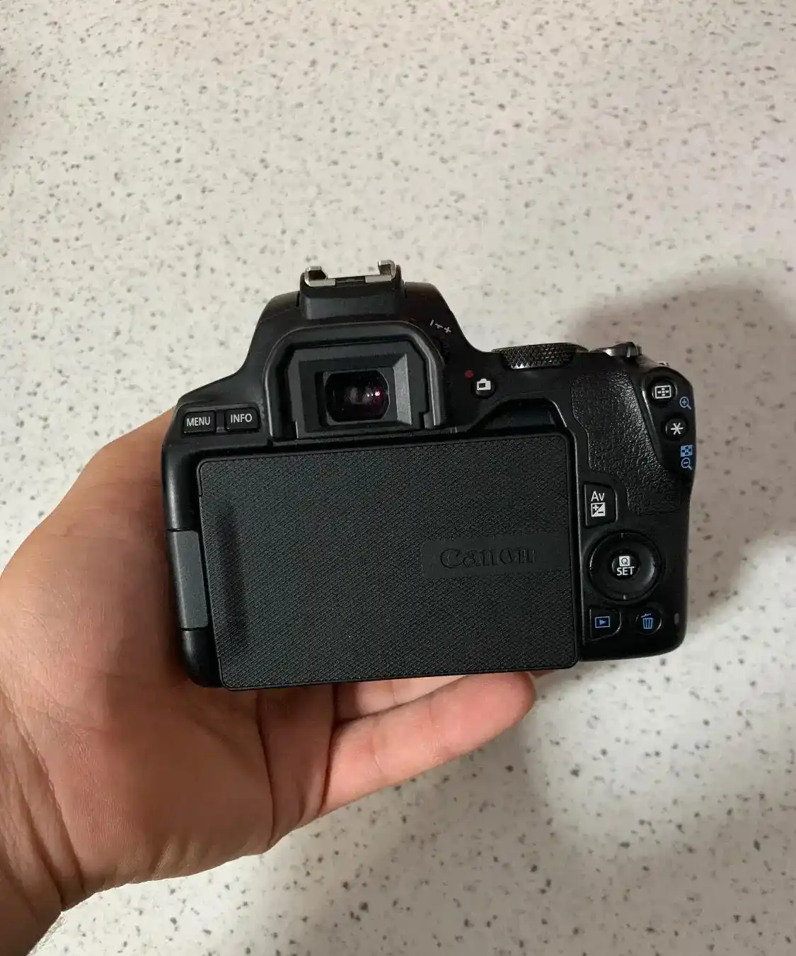 Canon 250d دست دو