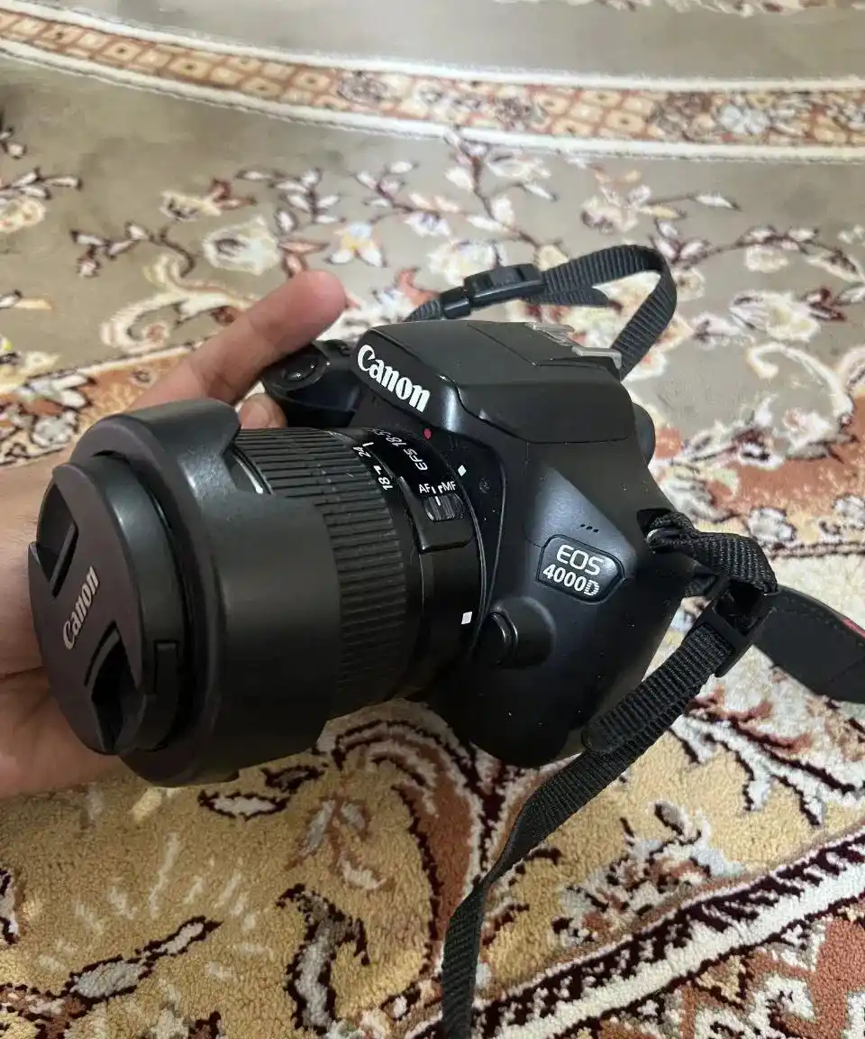Canon EOS 4000D در حد نو ، همراه لنز، کیف و شارژر دست دو