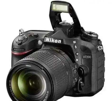 دوربین نیکون nikon D7200 دست دو