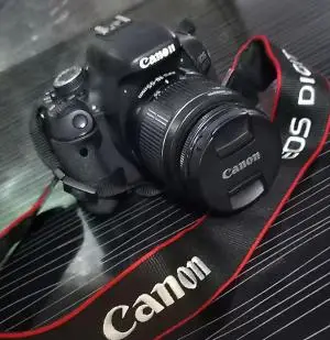 دوربین کنون canon 600D دست دوم
