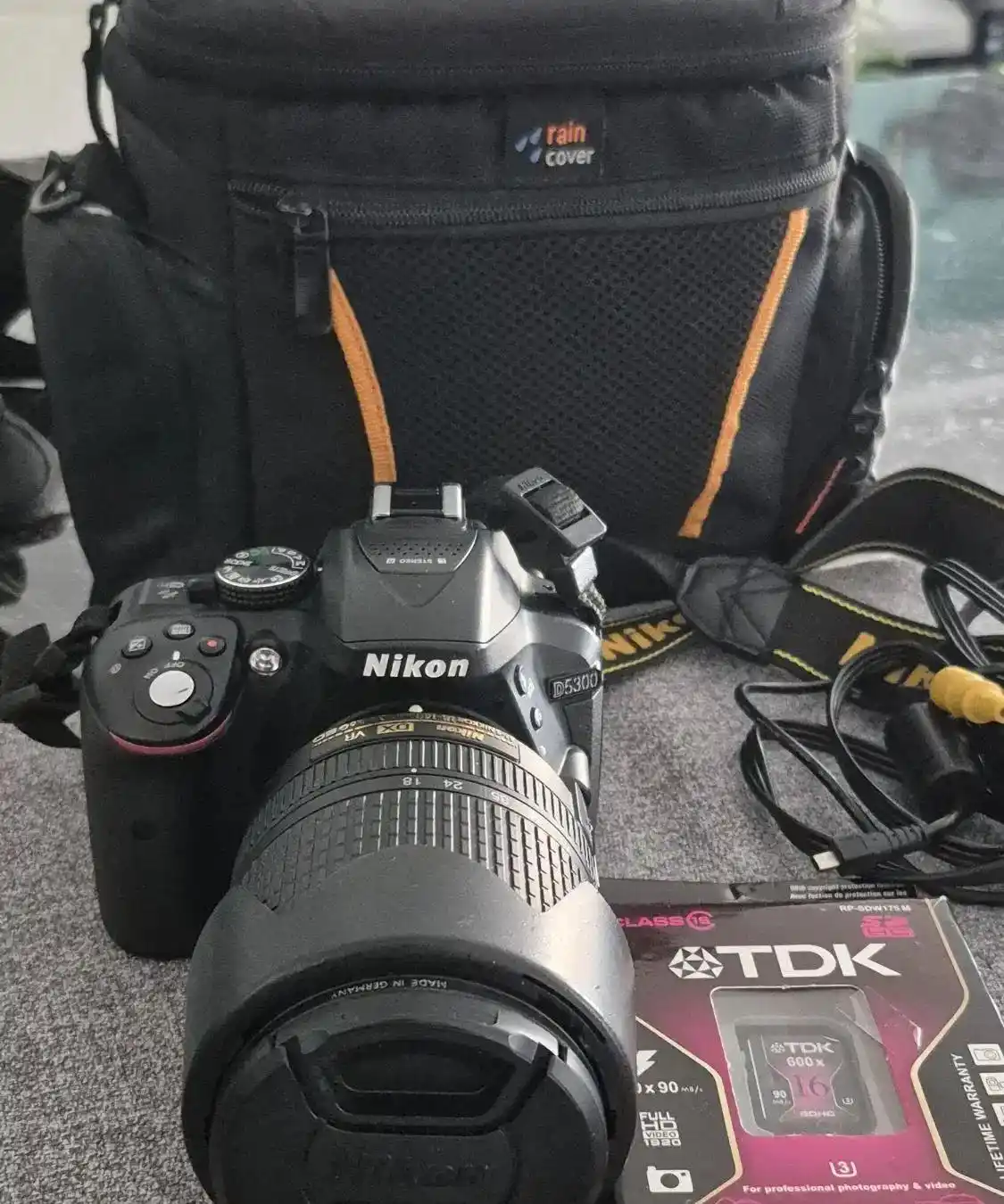 دوربین نیکون D5300 دست دو
